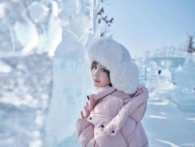 佟丽娅分享雪景美照 笑容甜美宛如梦中情人